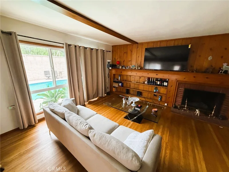 15035 Gilmore Street photo 2