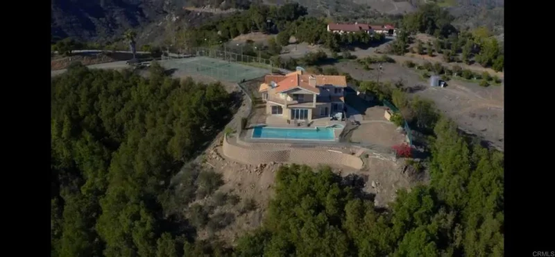 3804 W Sandia Creek
