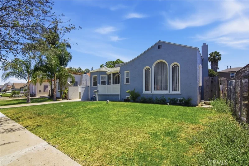 2142 W 73rd photo 2