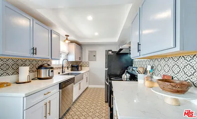 141 W Hillcrest Boulevard 2