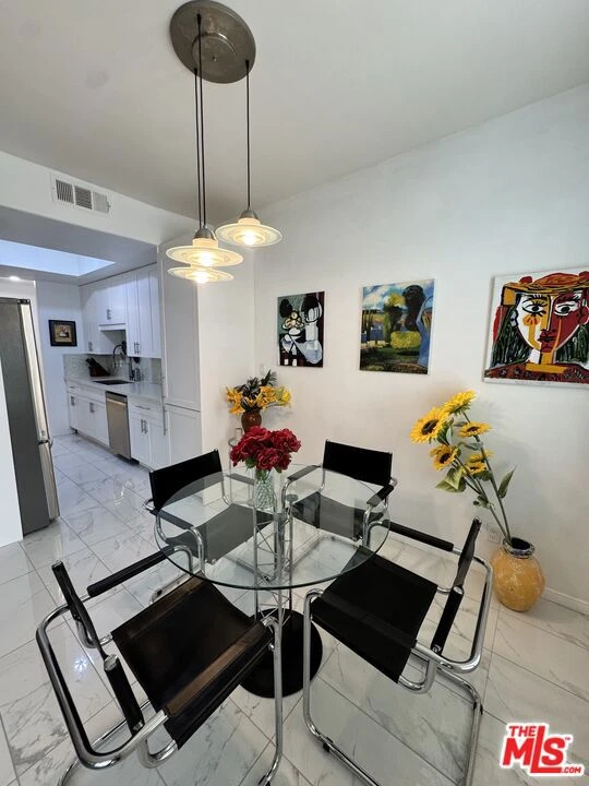 Interior 4