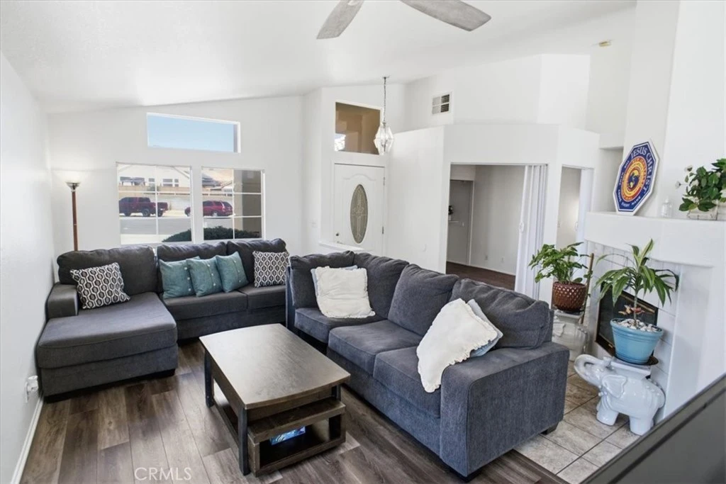 Interior 4