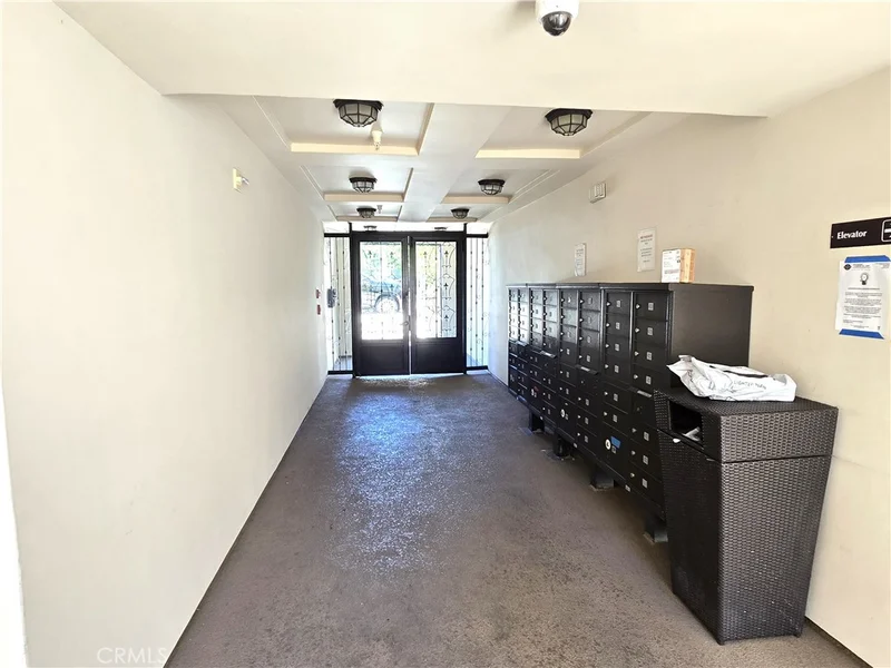 Photo 2 of 4724 Kester Avenue 409