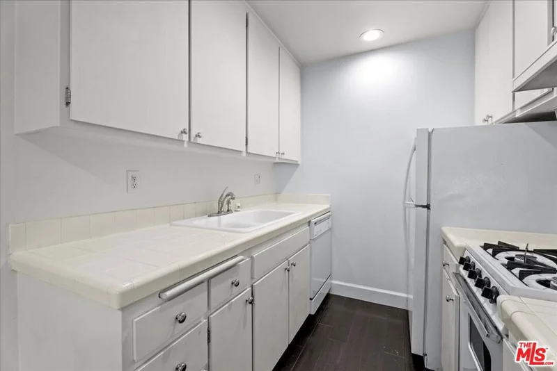 2311 4th Street 220 photo 2