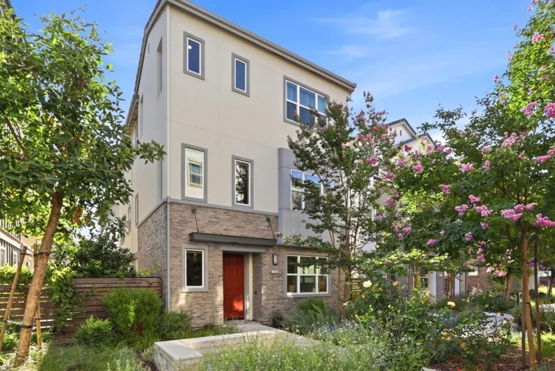 2166 Pastoral Loop