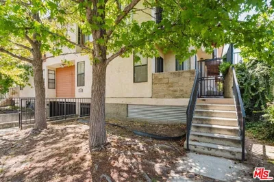 914 E Elk Avenue 3