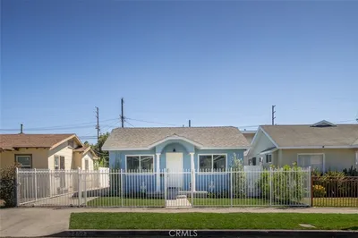 2432 Exposition Place photo 2