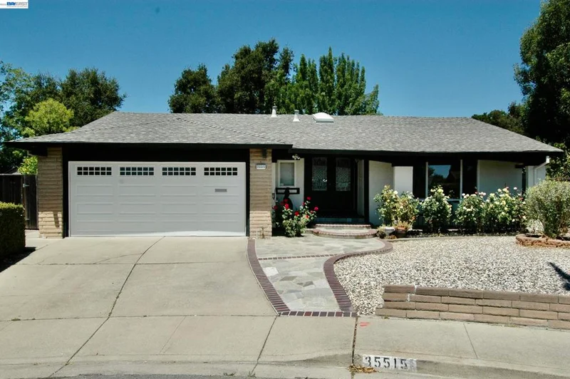 35515 Dee Place