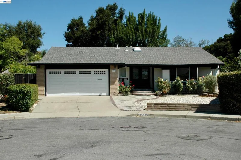 35515 Dee Place photo 2