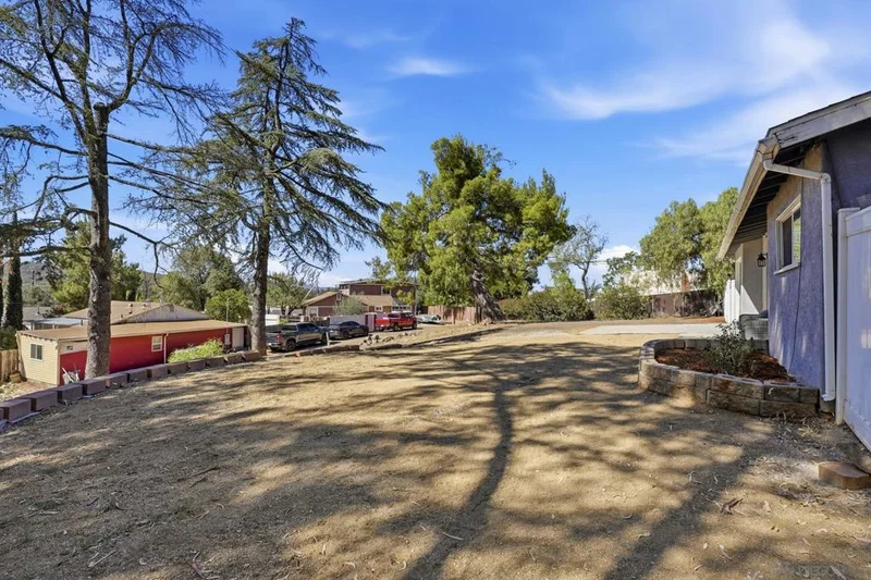 Photo 2 of 1315 Hillcrest Dr