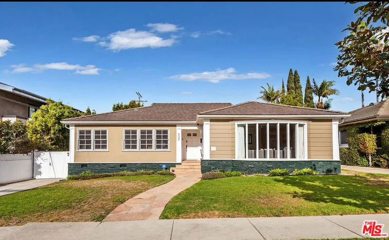 9509 Cresta Drive