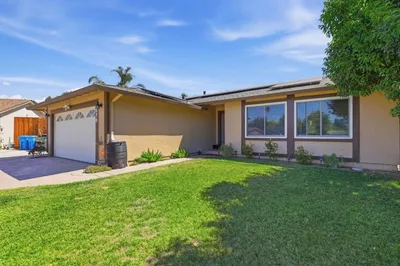 570 Biscayne Court photo 2
