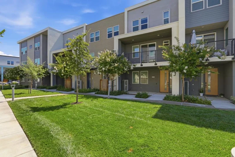 6583 Vision Court photo 2