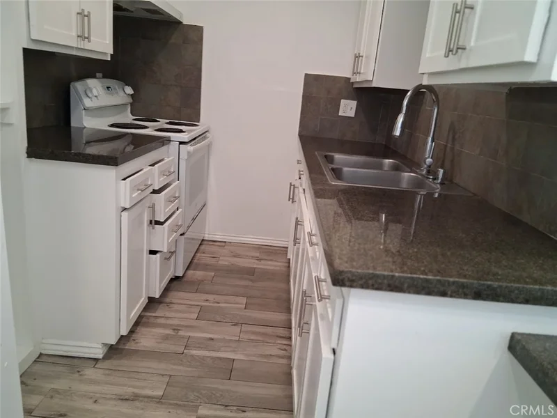 1001 W Macarthur 34