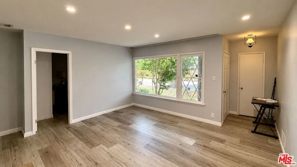 Interior 4