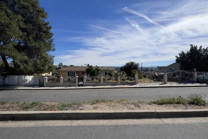 3041 Menlo