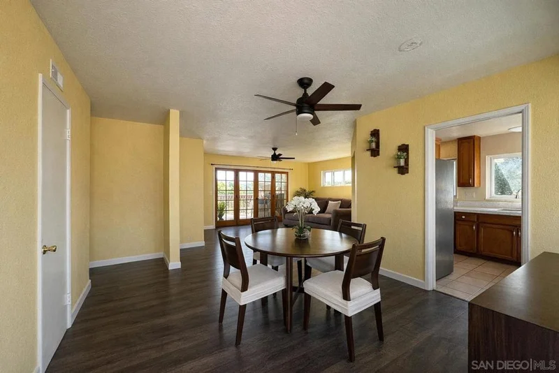 3041 Menlo photo 2