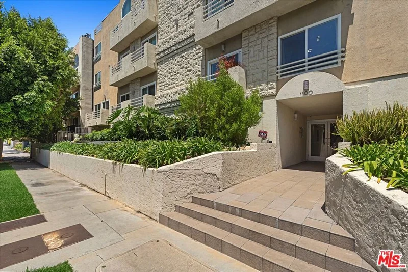 1160 Granville Avenue 108 photo 2