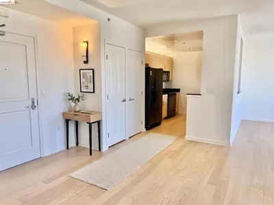 140 S Van Ness Ave 529 photo 2