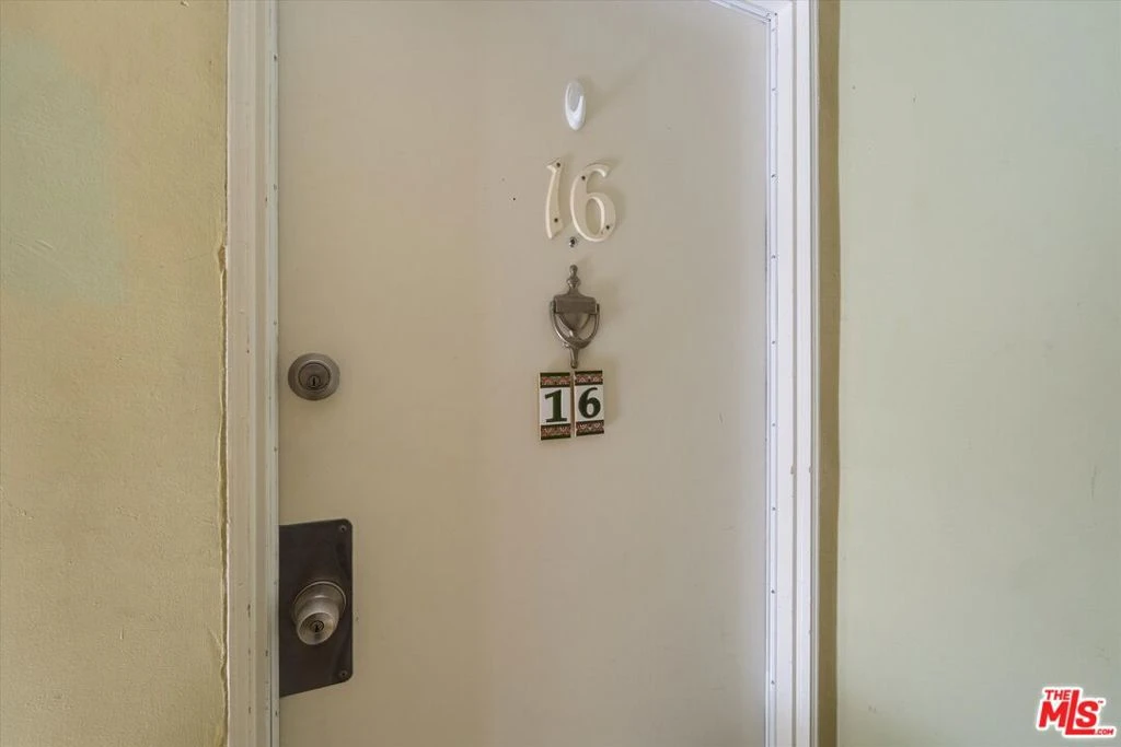 Interior 4