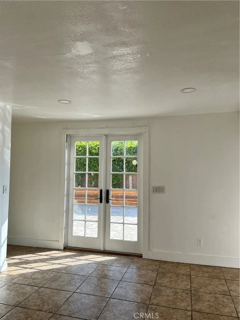 Interior 4