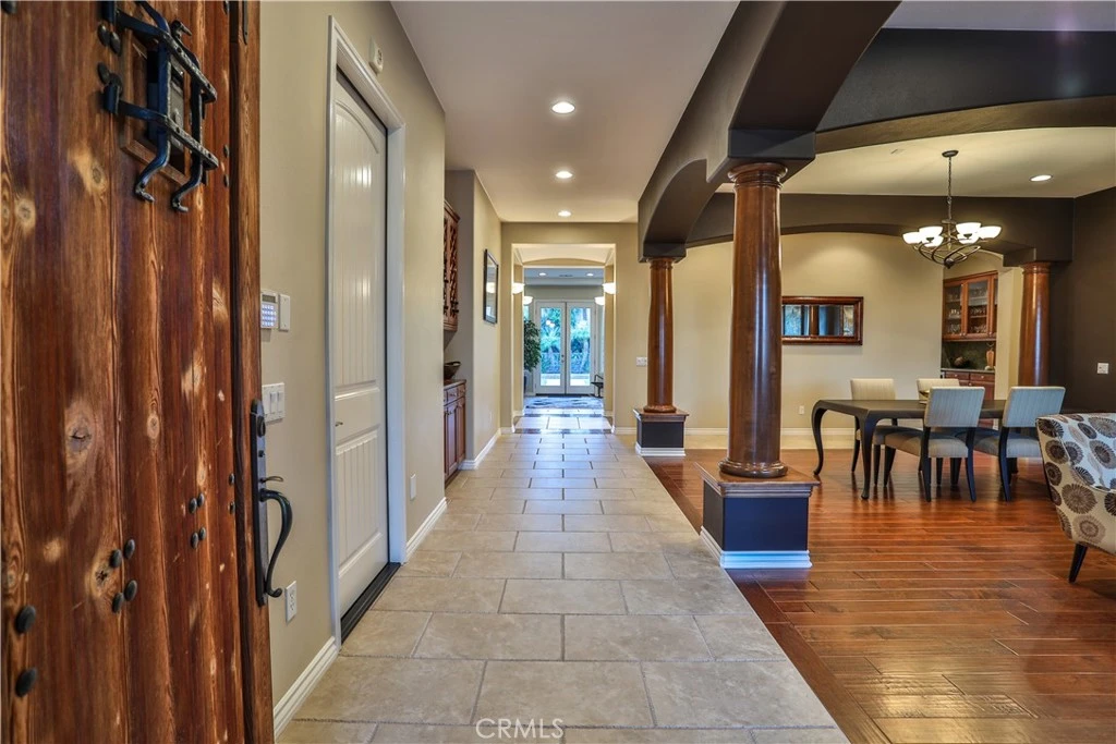 Interior 4