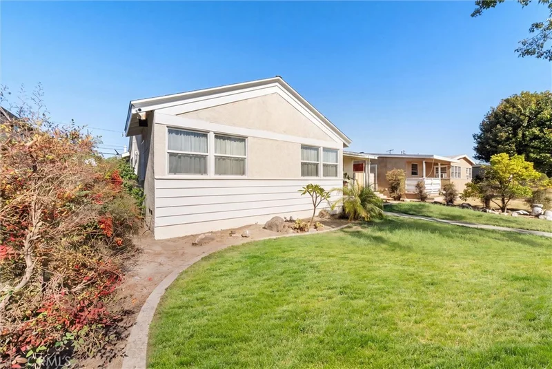 Photo 2 of 14424 Lefloss Avenue