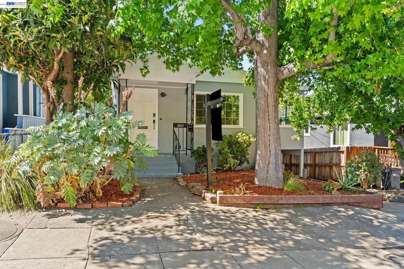 3851 Madrone Ave
