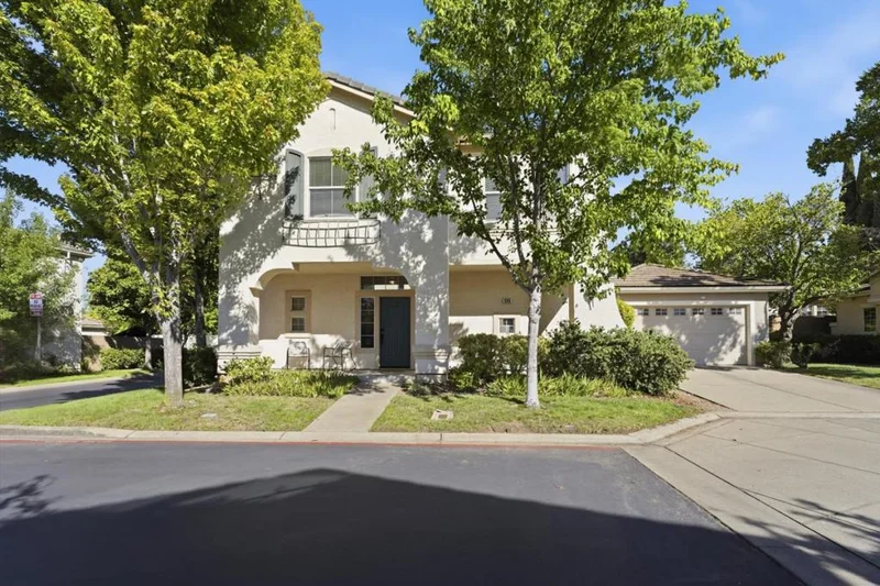646 Fulstow Court photo 2