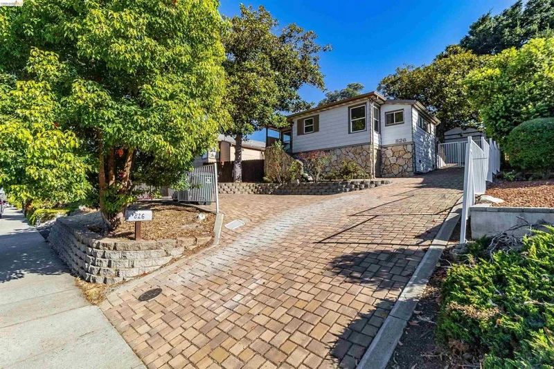 Photo 2 of 826 Benicia Rd