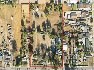 3475 Hillside Avenue photo 2