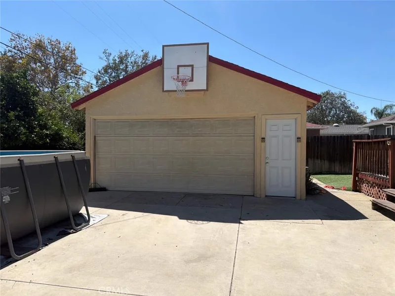 829 W Berkeley Court photo 2