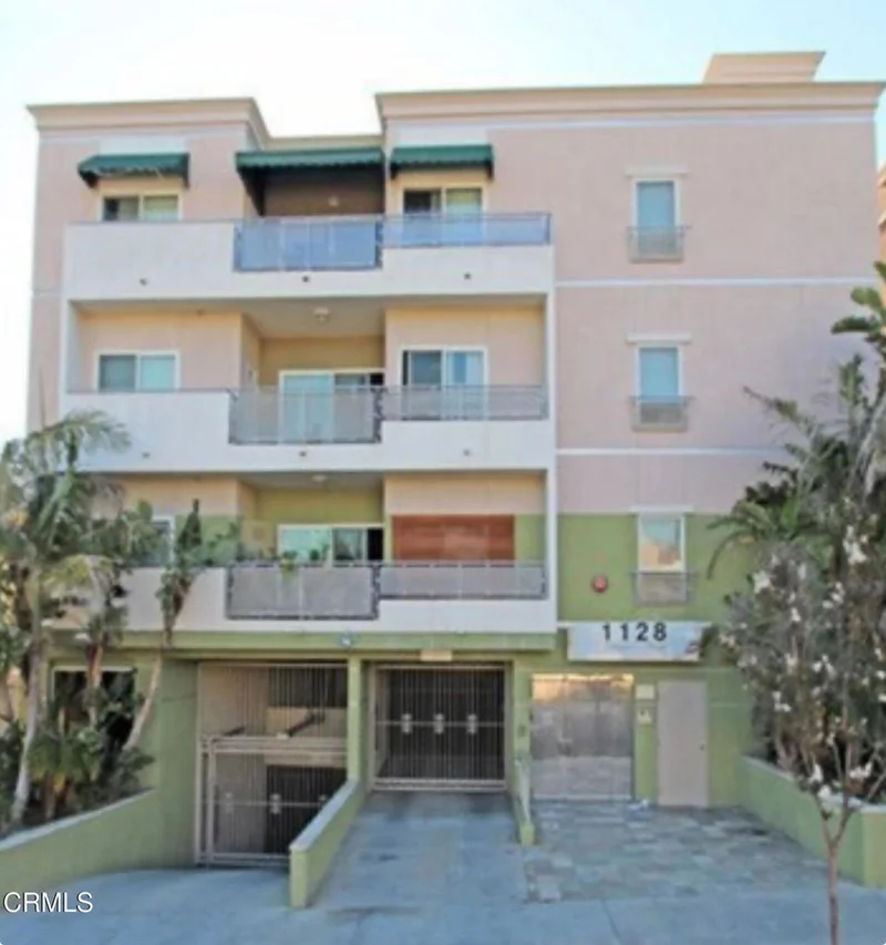 1128 S Serrano Avenue 202