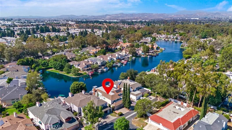 22702 Wood Lake