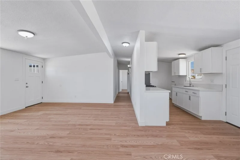 1423 Mesa Drive photo 2