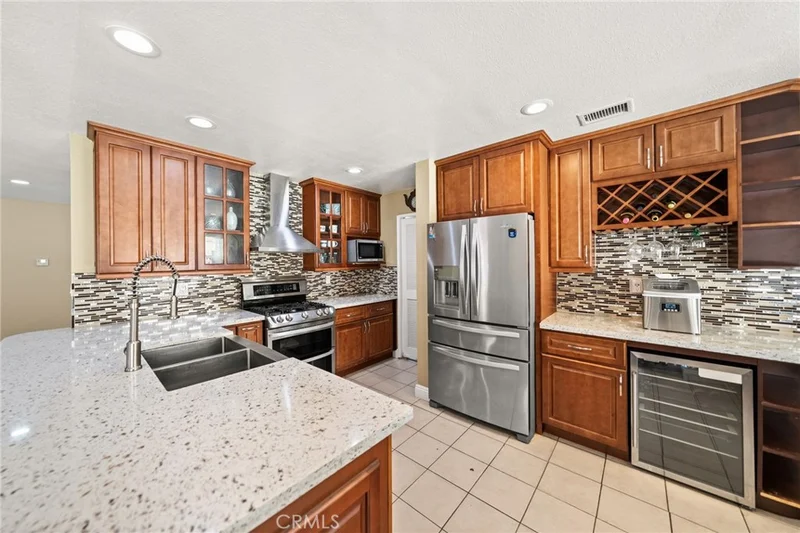 40661 Symeron Way photo 2