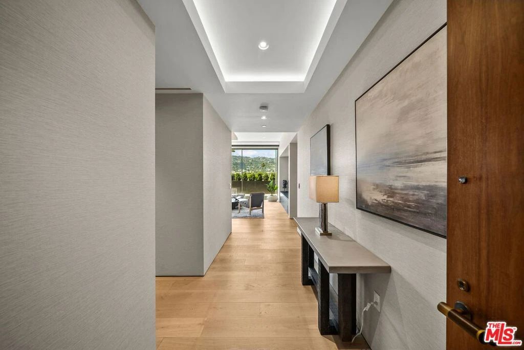 Interior 4