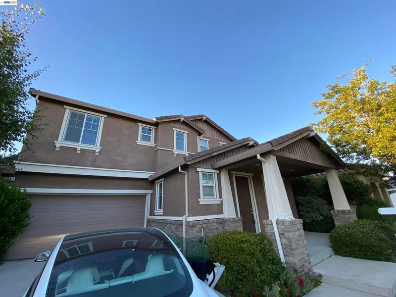 1043 Ashbridge Bay Dr photo 2