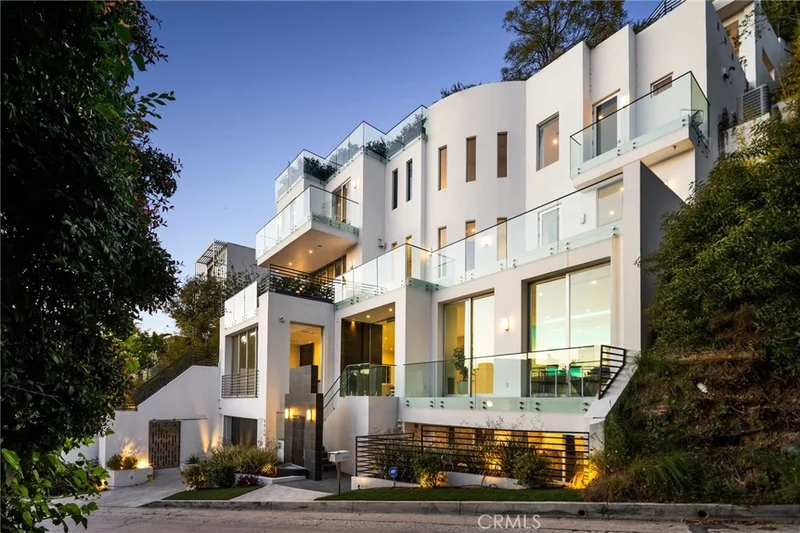 9459 Beverly Crest