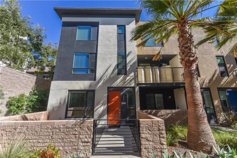 2870 N Glassell