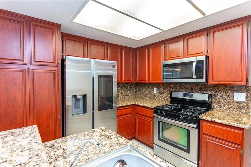 1653 Toyon Place photo 2