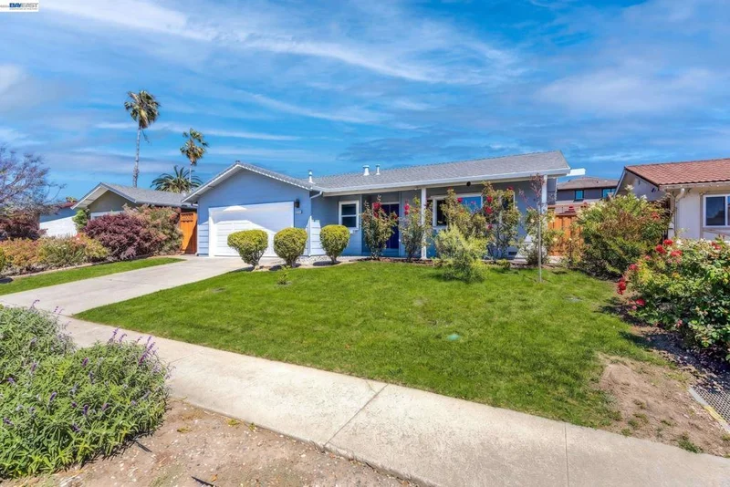 Photo 2 of 38475 Jacaranda Dr
