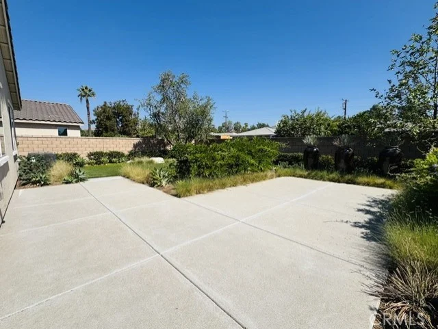 6140 Sequanota Drive photo 2