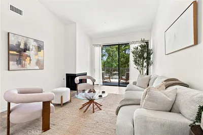 2538 W Macarthur Boulevard #J photo 2