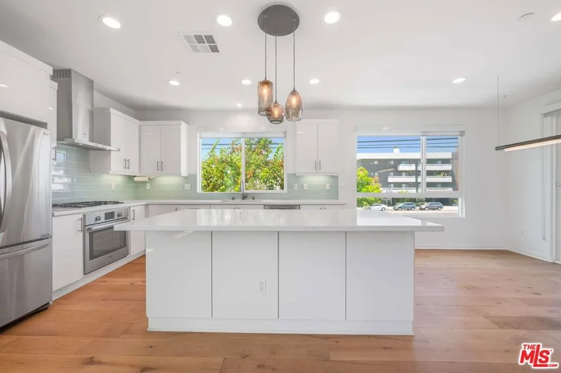 4320 Eagle Rock Boulevard 1