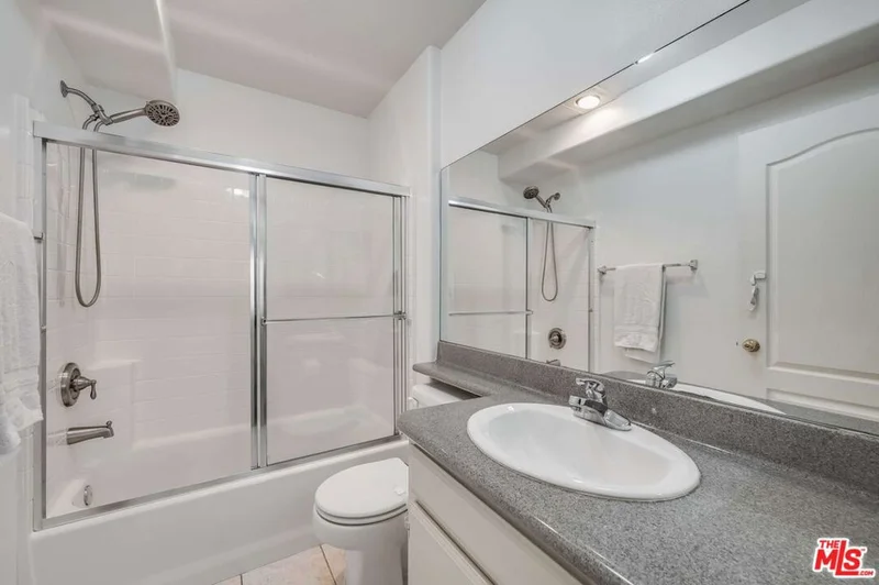 Photo 2 of 10924 Bloomfield Street 7