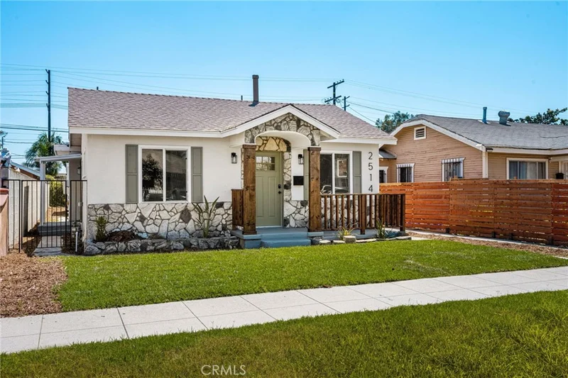 2514 Exposition Place photo 2