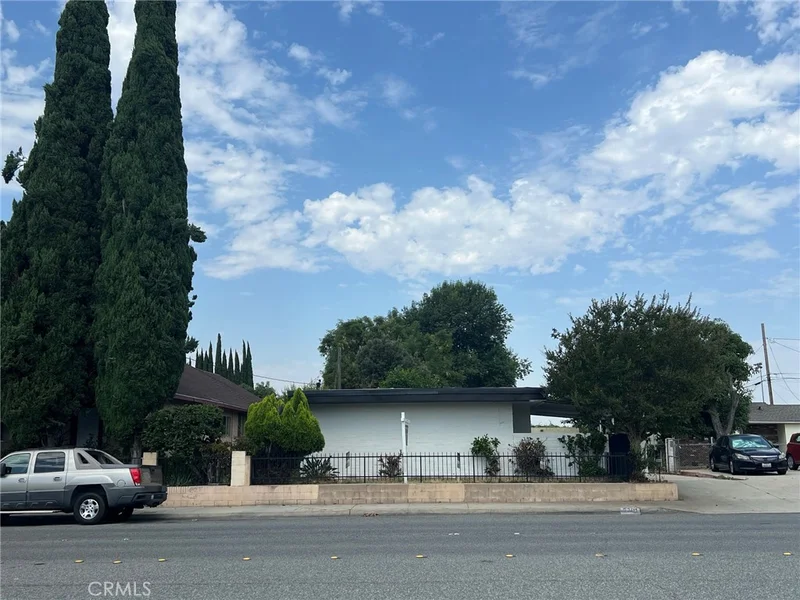 2201 S Towne