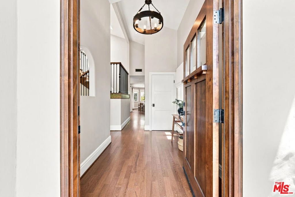 Interior 4