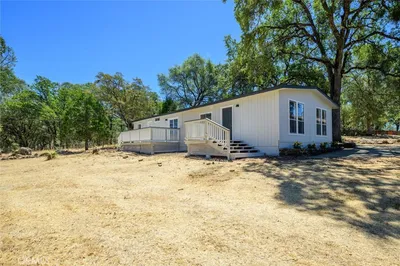 6821 Woodstock photo 2